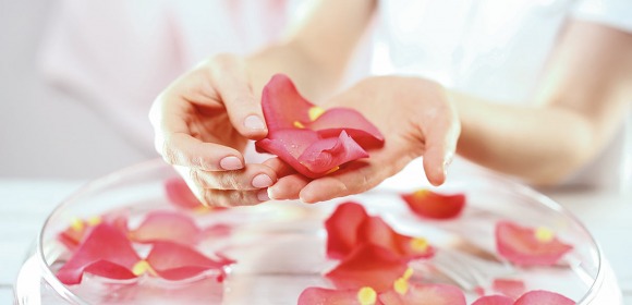 Pielęgnacja dłoni i&nbsp;paznokci